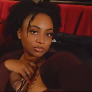 Meet your Posher, Janeal